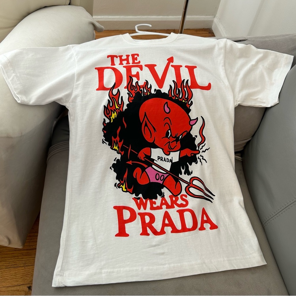 New Devil Wears Prada white T-shirt Rare Find Sold out